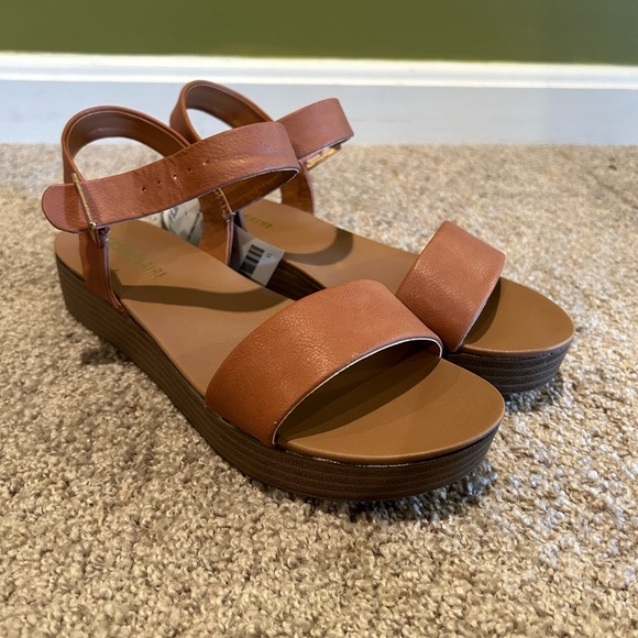 cushionaire 3 strap sandals